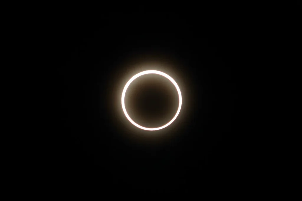 Discover how eclipses happen and the different types you can observe in the sky 1
